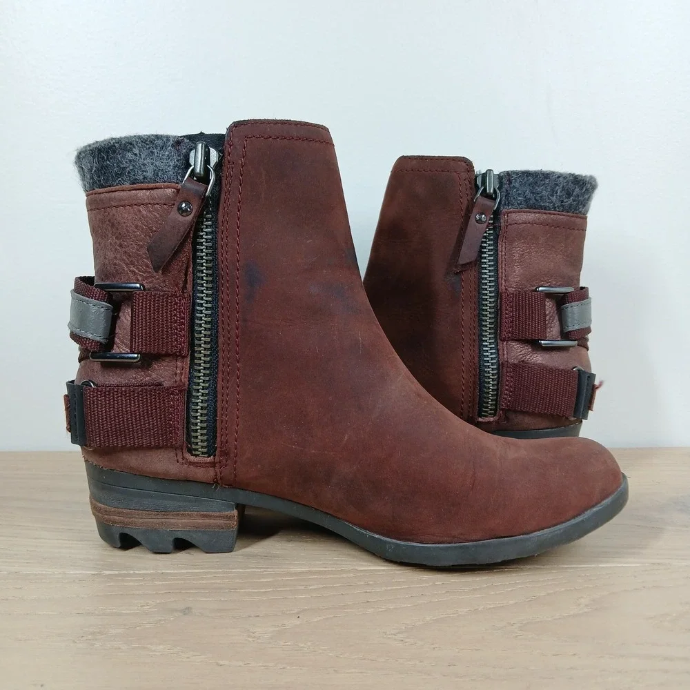 Sorel Boots Women 7 Red Leather Strap Buckle Ankle Lug Sole Outdoorsy